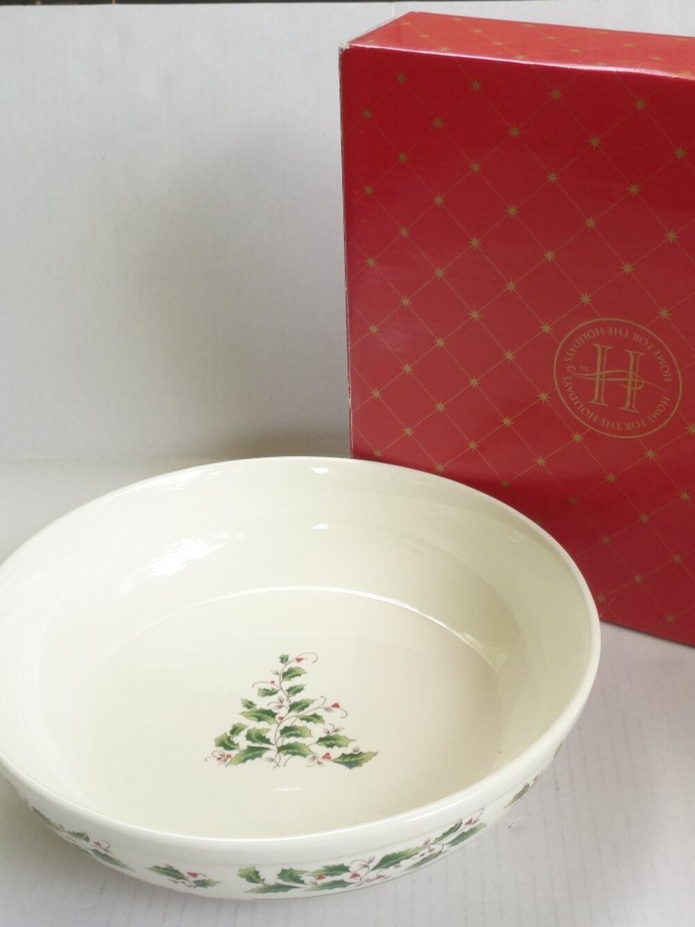 Vintage Christmas Holly Pasta Bowl / CRAZING READ
